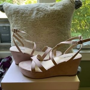 Blush wedge size 9.5